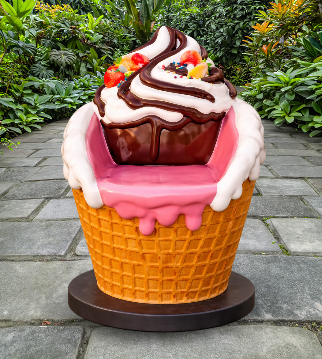 Ice Cream Dessert Chair with Cupcake Topping - immagine 2